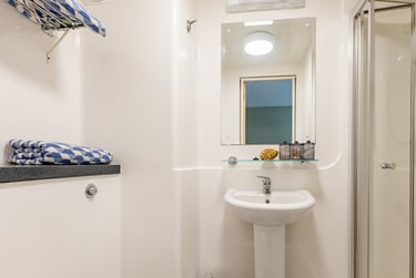 Platinum En Suite at Europa, 190 Erskine Street, City Centre, Liverpool, L61AL - Image 11